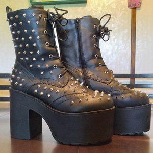 Ocho Toros Spiked Boots